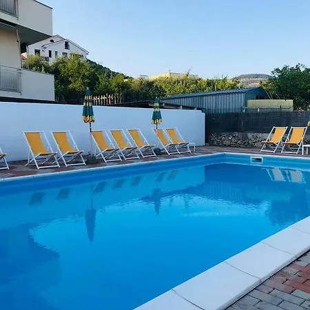 - Essential With Swimming Pool Apartman Pietra Ligure