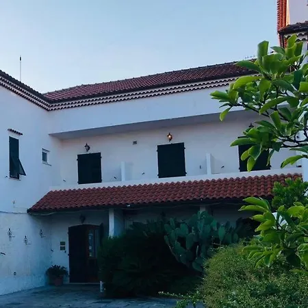 - Essential With Swimming Pool Pietra Ligure
